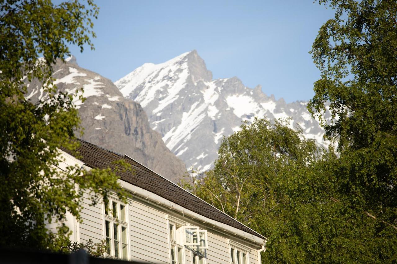 Hotel Aak Åndalsnes Εξωτερικό φωτογραφία